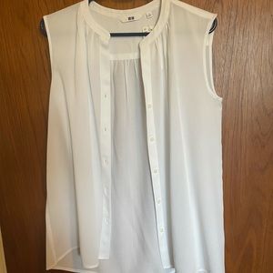 NWOT Uniqlo sleeveless blouse